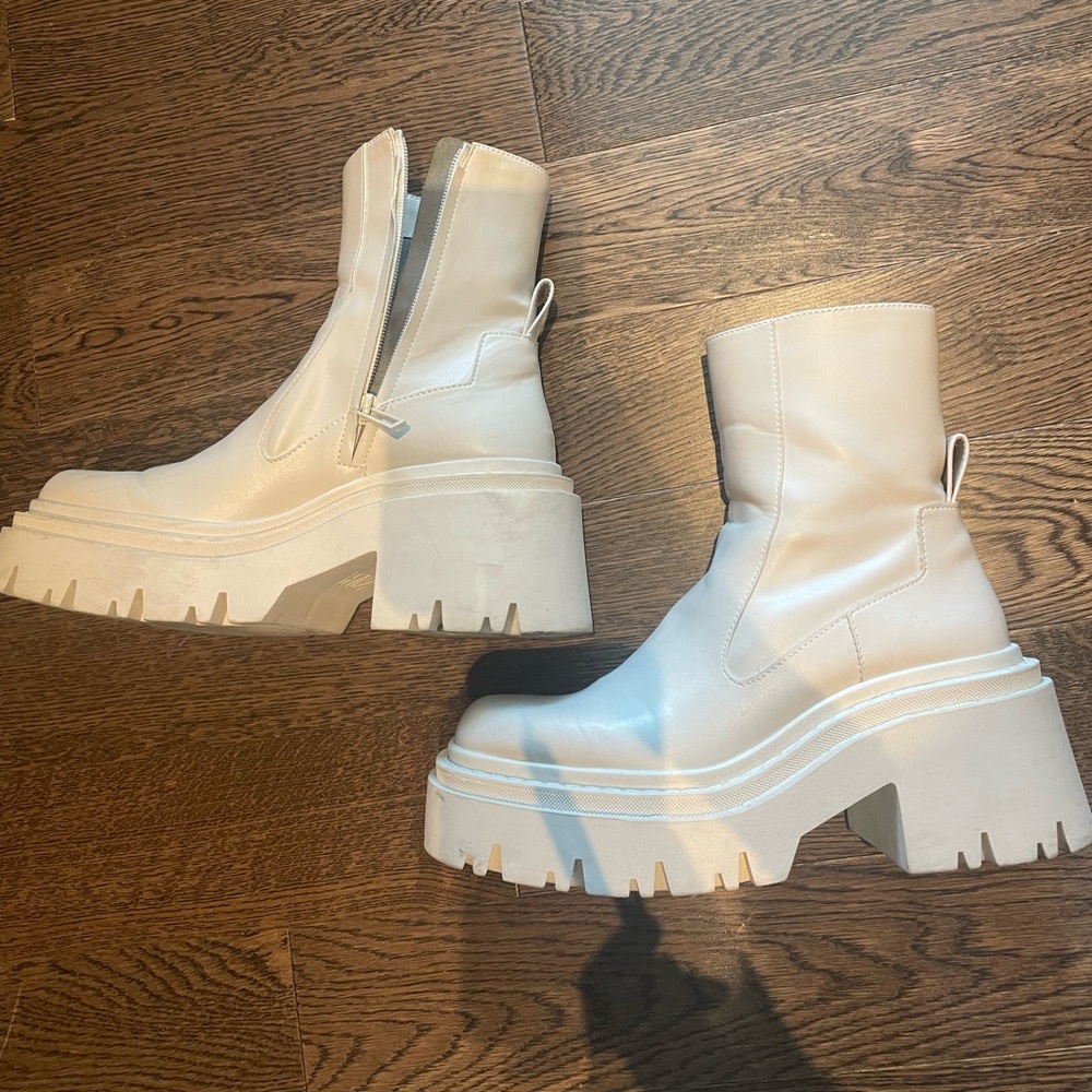 ZARA, ankle boots, light beige color, mid platform heel, zipper from inside